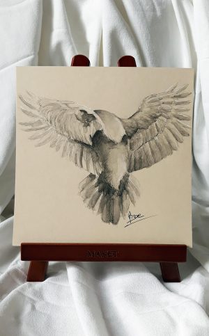 Dessin original à l'encre de Chine et crayon blanc sur chevalet représentant une corneille de dos en train de s'envoler ©Ysae illustrations