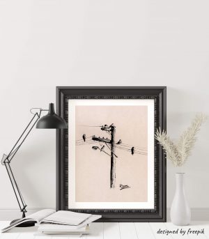 Décoration d'intérieur avec un cadre dans lequel se trouve une encre représentant des oiseaux sur les fils d'un poteau télégraphique
