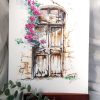 Dessin original réalisé à l'encre et à l'aquarelle, présenté sur chevalet, représentant une porte d'une maison abandonnée à côté de laquelle pend des fleurs grimpantes @Ysae illustrations