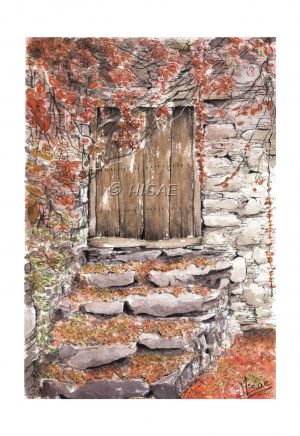 Impression laser en format carte postale d'une aquarelle originale représentant un bâtiment en pierre avec une vieille porte en bois et des feuilles mortes au sol @Ysae illustrations