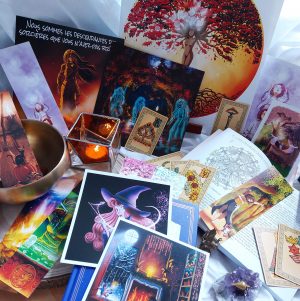 Coffret de dessins en lien avec la spiritualité: dessin de la femme arbre de vie, dessin de sorcière, dessins de fête païenne @Ysae illustrations