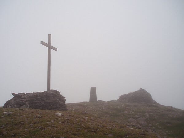 Sommet du Mont Brandon (Cnoc Breanainn) où un pèlerinage se tenait pour Garland Sunday. On aperçoit un cairn @Sharon Loxton
