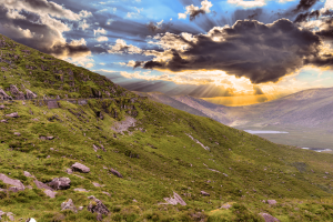 Montagne d'Irlande sous le coucher du soleil @Justus