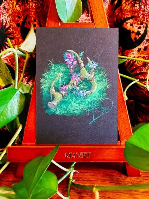 Dessin original à la gouache et présenté sur chevalet représentant une corne de cerf cassé que la nature et les fleurs ont recouverte @Ysae illustrations