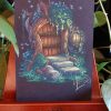 Gouache originale avec rehauts de crayons de couleur et présentée sur chevalet représentant la porte des fées, une petite porte cachée dans la forêt @Ysae illustrations