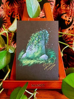 Dessin original à la gouache et présenté sur chevalet représentant un tumulus (une pierre dressée) sur laquelle son gravée d'étranges runes @Ysae illustrations