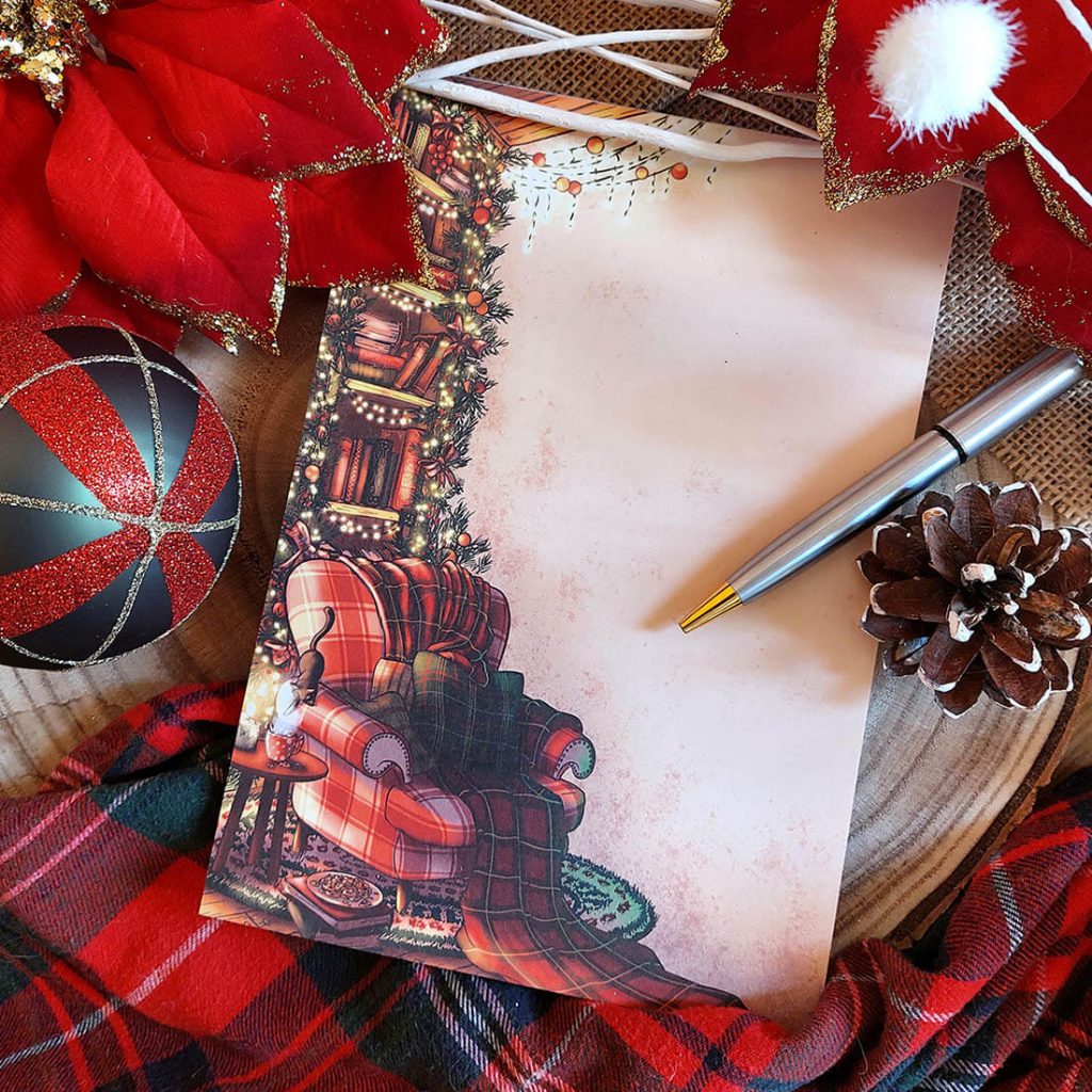 Bloc-notes sur le thème Noël cosy présenté entouré d'éléments de Noël @Ysae illustrations