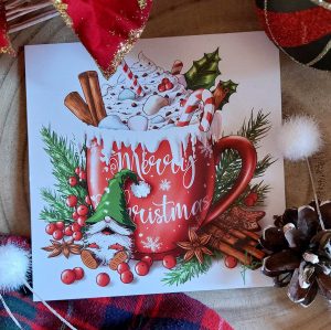 Affichette 20x20 cm représentant un mug plein de chocolat chaud, crène et marshmallows présentée entouré d'éléments de Noël @Ysae illustrations